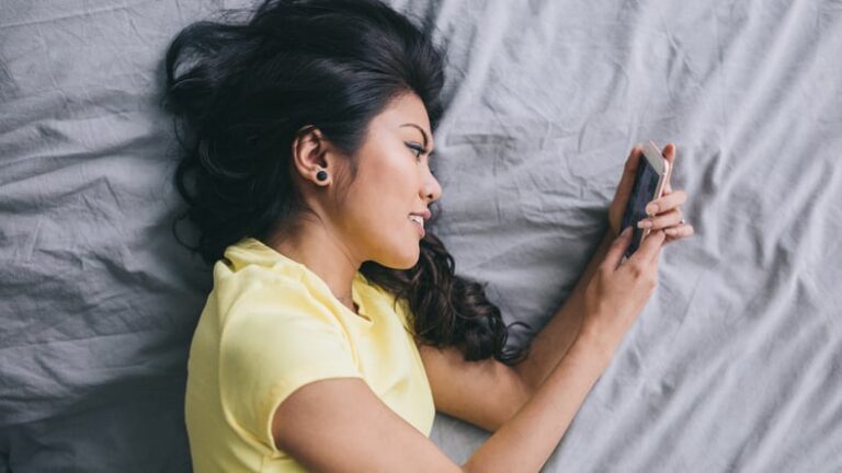 Here’s Why You Should Never Include Your Partner In Your Profile Picture