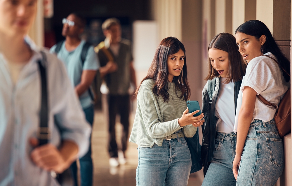 College,Friends,,Phone,And,Gossip,Or,Fake,News,About,Students gossiping